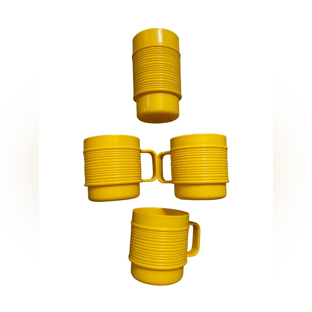 Vintage Rubbermaid Yellow Ribbed Plastic Tumblers & Cups Retro - Set of 4